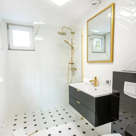 Chata Na Zielonym Wzgorzu