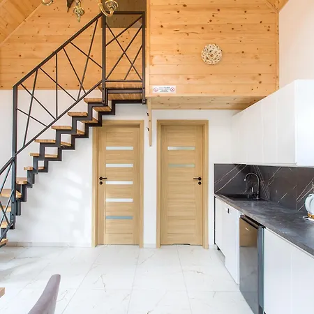 Na Zielonym Wzgorzu بيت خشبي