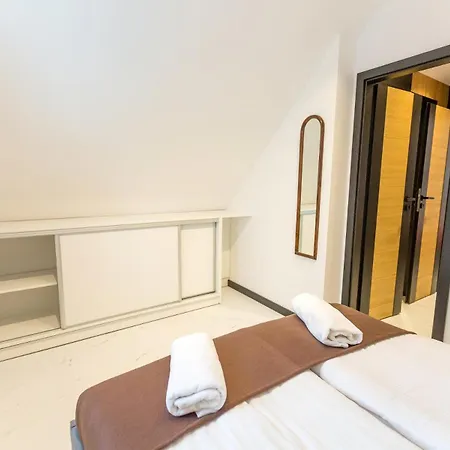 Chata Na Zielonym Wzgorzu